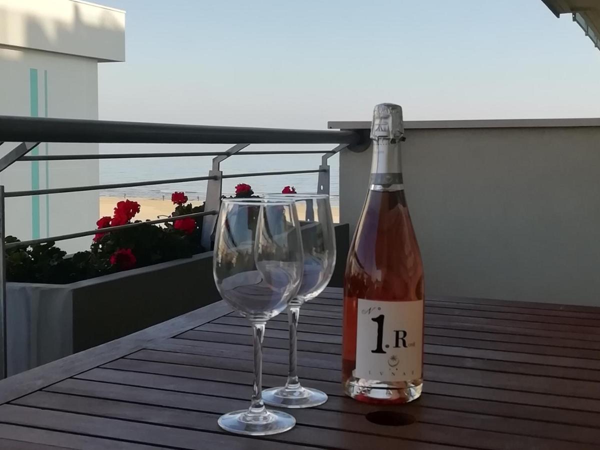 Brezza Da Mare Apartment Римини Екстериор снимка