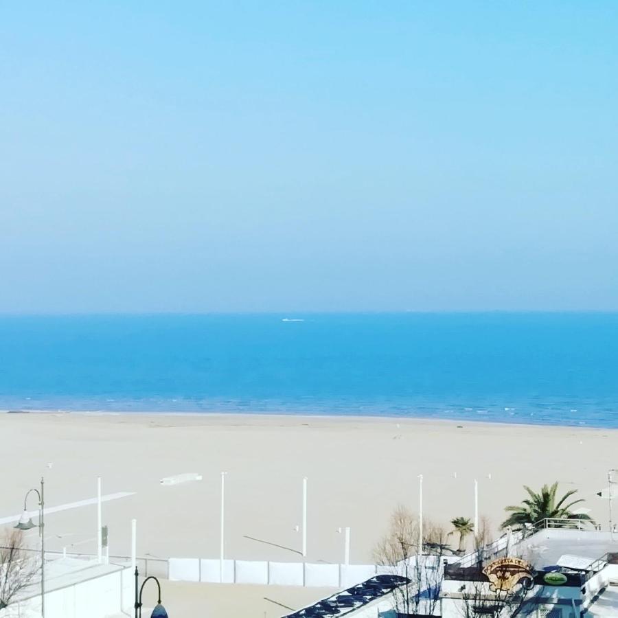 Brezza Da Mare Apartment Римини Екстериор снимка
