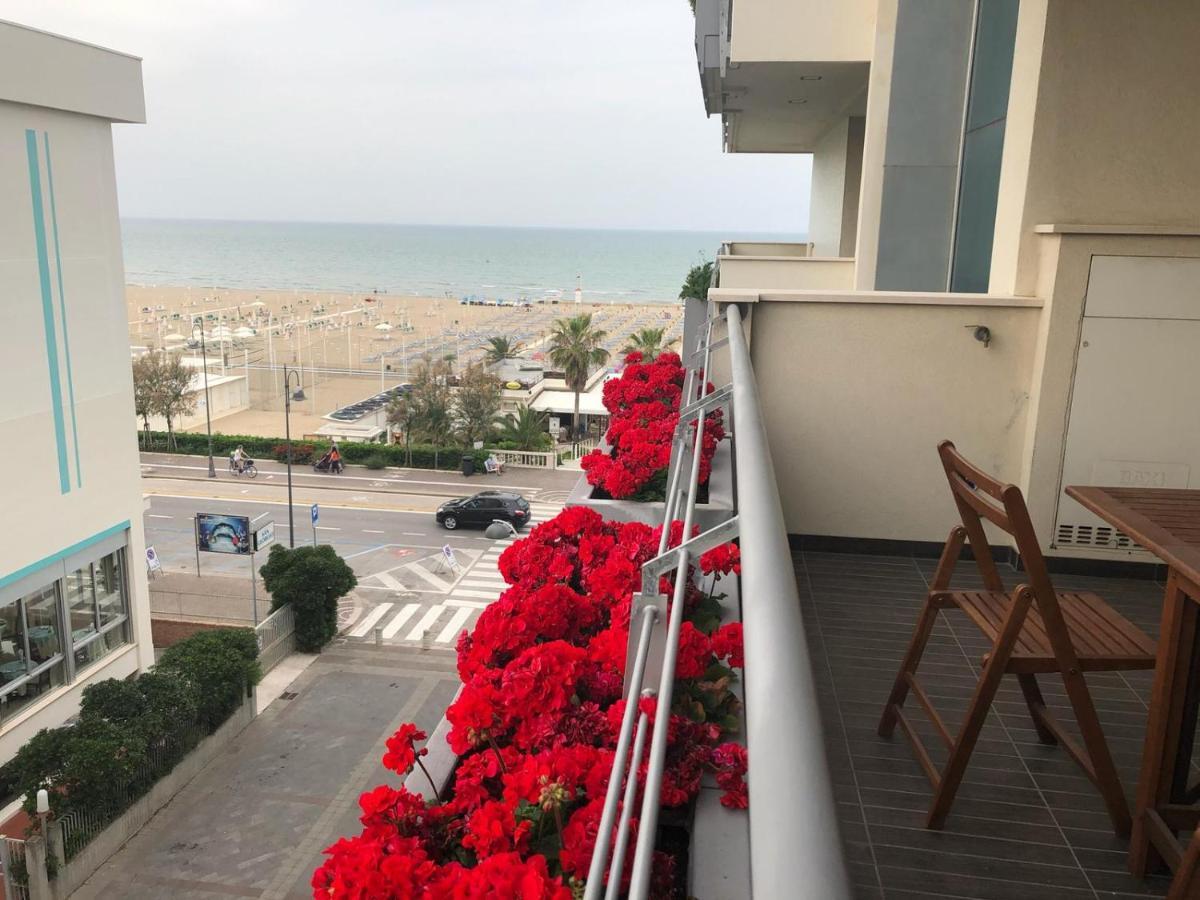 Brezza Da Mare Apartment Римини Екстериор снимка